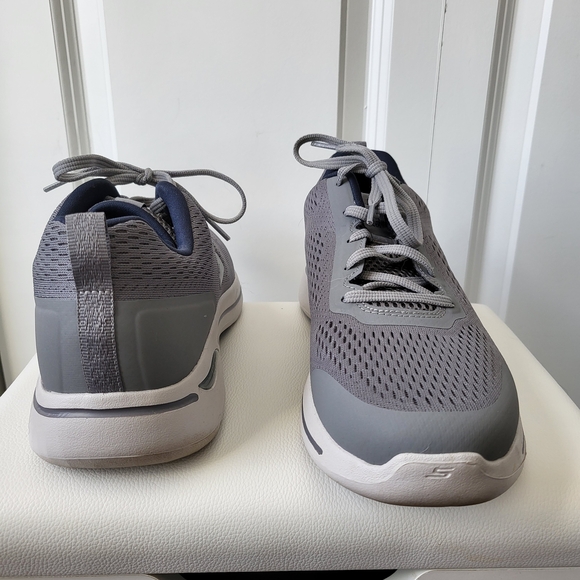 Skechers Men's Gowalk Arch Fit Athletic Walking Shoes - Picture 5 of 12